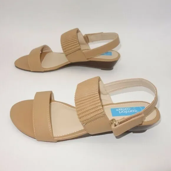 New in Box Comfort Corner Tan Biege Sandals Low Heel Women's 9 Wide - Picture 5 of 9